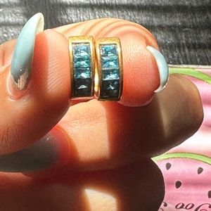 Kendra Scott Jack vintage Gold Huggie Earrings in blue crystal